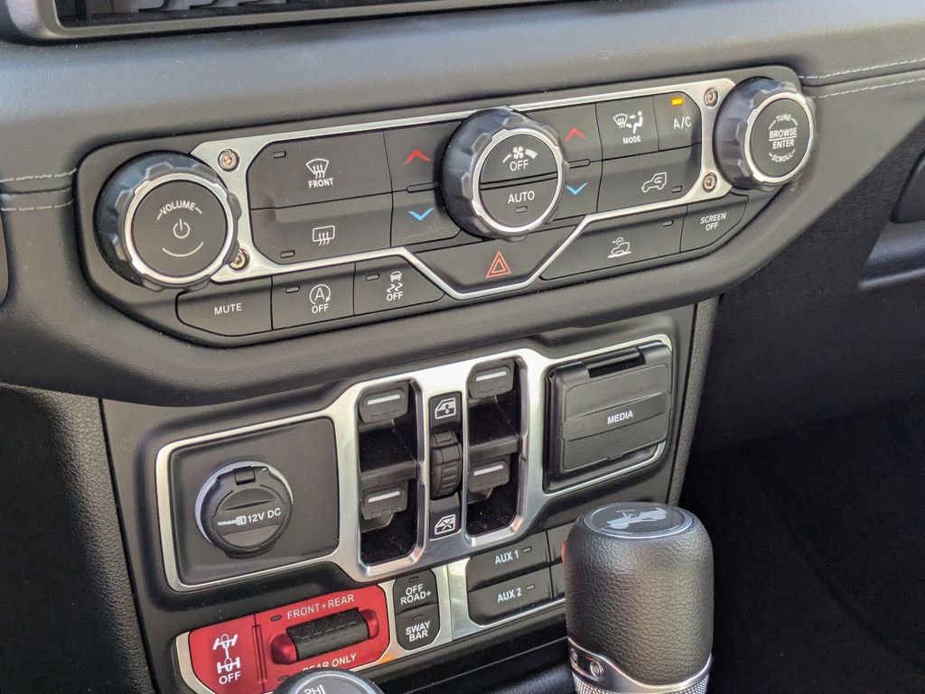 Used 2025 Jeep Wrangler Unlimited Rubicon image 22