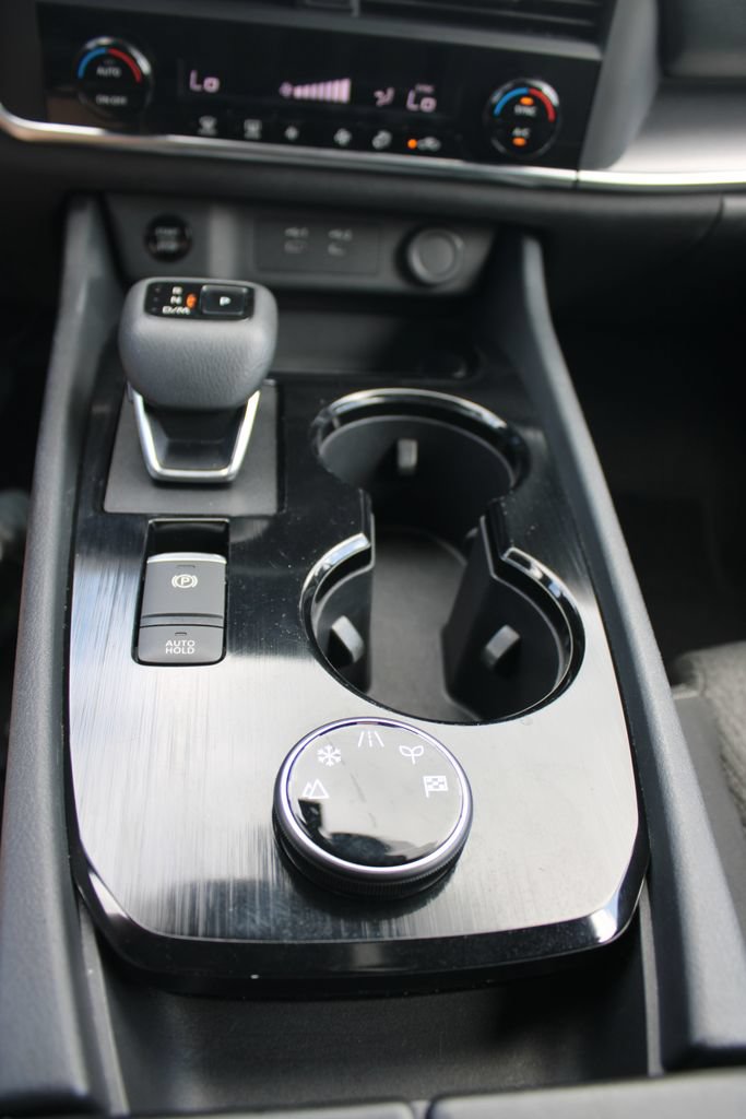 Used 2024 Nissan Rogue SV AWD/4WD image 42