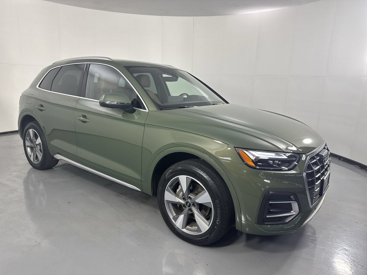Used 2023 Audi Q5 2.0T Premium w/ Convenience Package AWD/4WD image 3