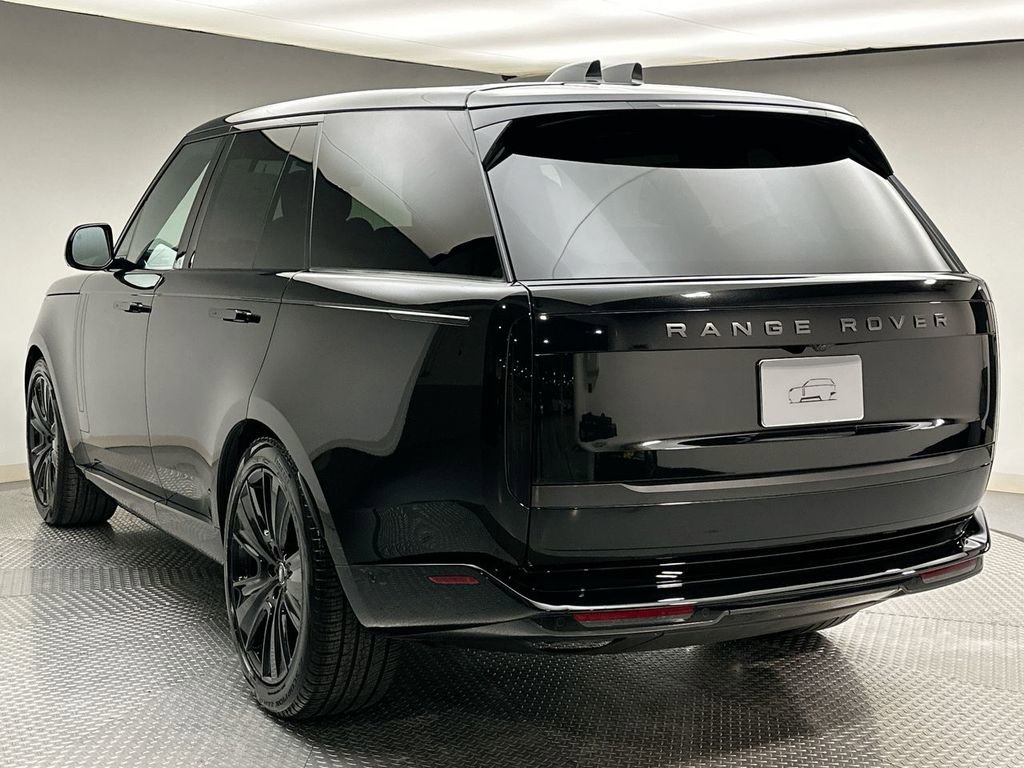 Certified 2025 Land Rover Range Rover SE image 11