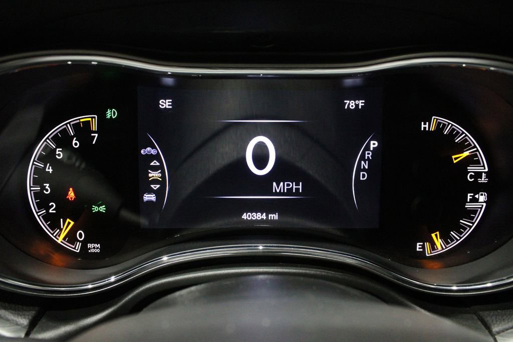 Used 2019 Jeep Grand Cherokee Laredo image 29