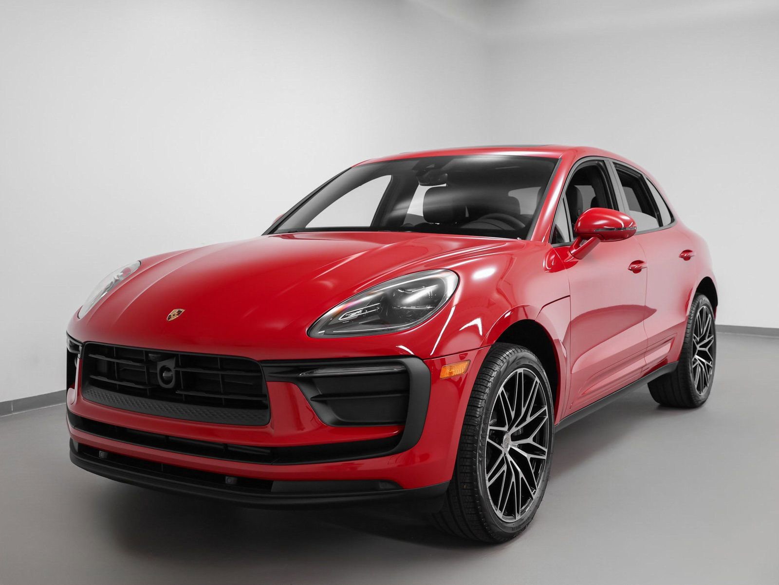 Certified 2025 Porsche Macan image 6