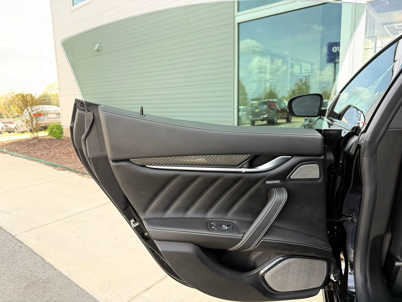 Used 2021 Maserati Ghibli Trofeo image 31