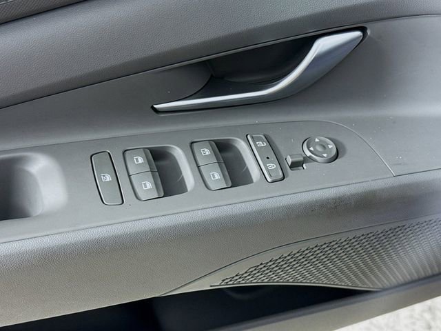 Used 2023 Hyundai Elantra SEL image 17