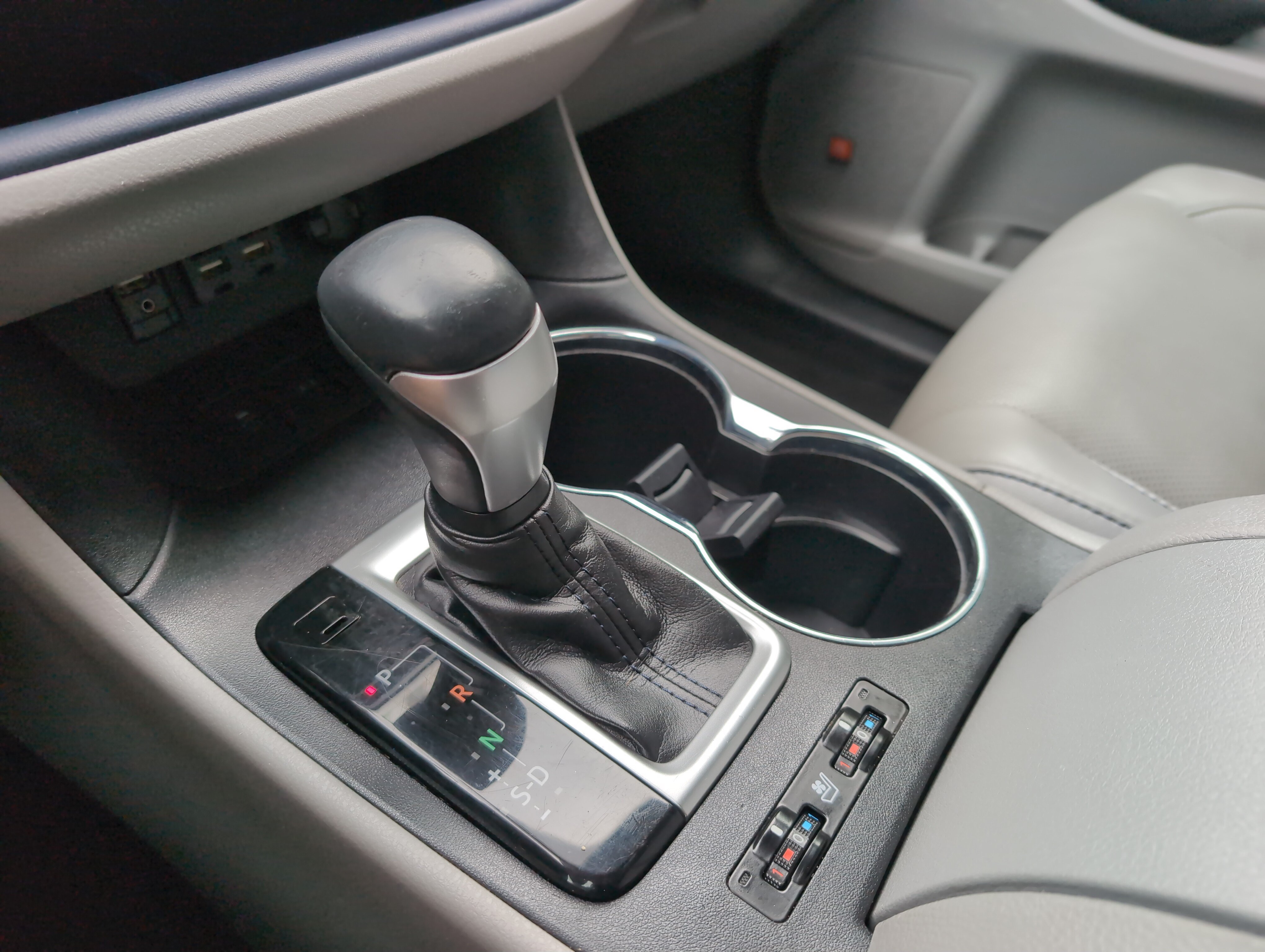 Used 2019 Toyota Highlander Limited Platinum FWD image 26