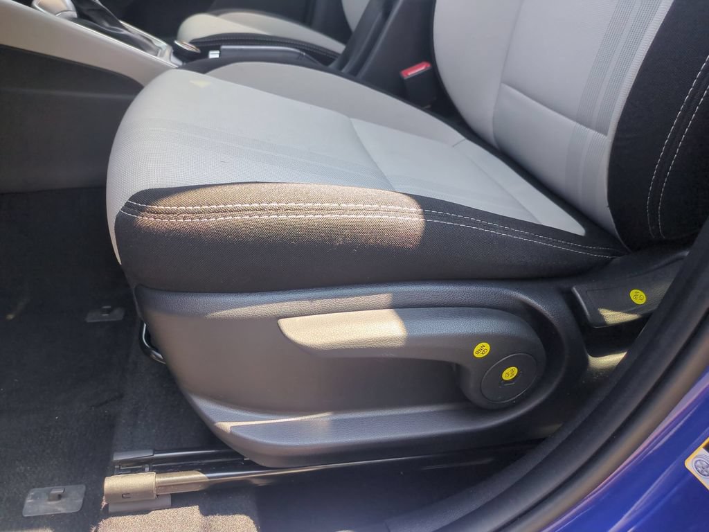 Used 2025 Hyundai Venue SEL FWD image 14