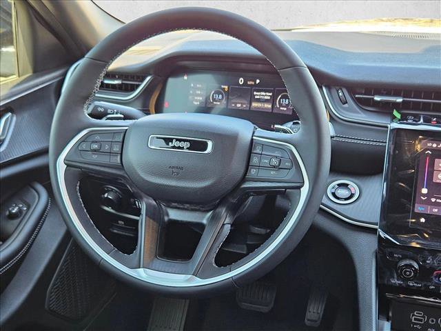 New 2025 Jeep Grand Cherokee Altitude image 11