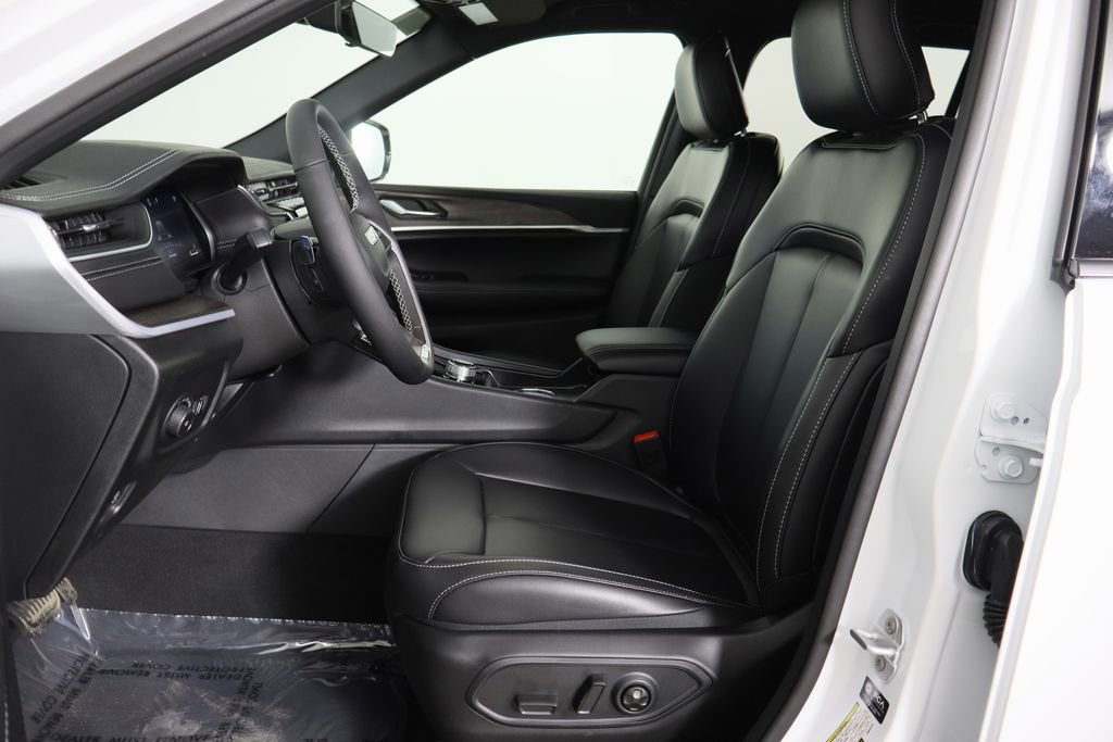 New 2025 Jeep Grand Cherokee Limited image 15