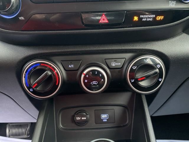 Used 2020 Hyundai Venue SE FWD image 16