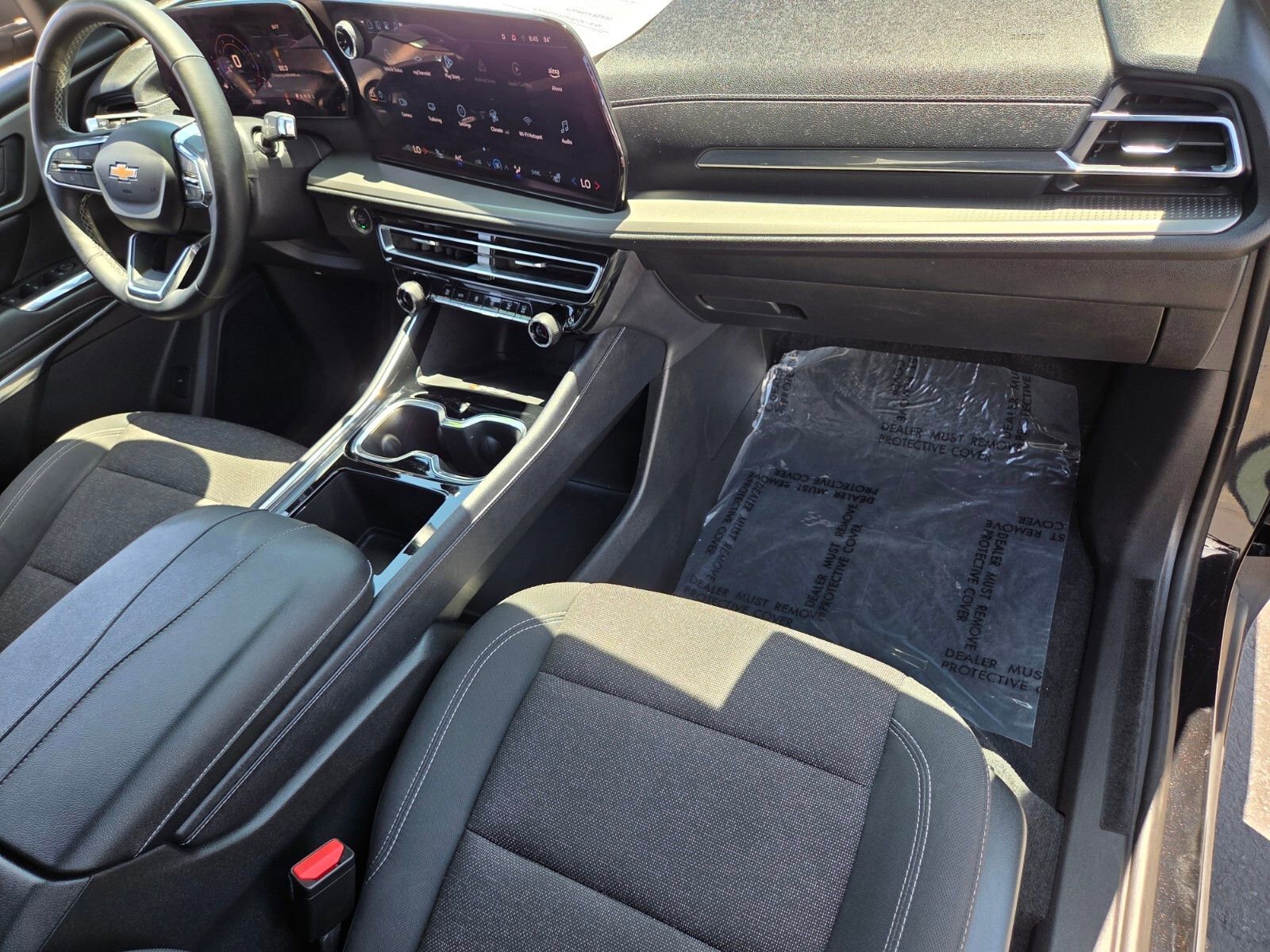 Used 2025 Chevrolet Traverse LT FWD image 17