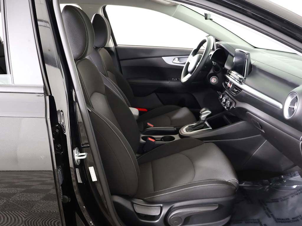 Used 2023 Kia Forte LXS w/ LXS Technology Package image 30