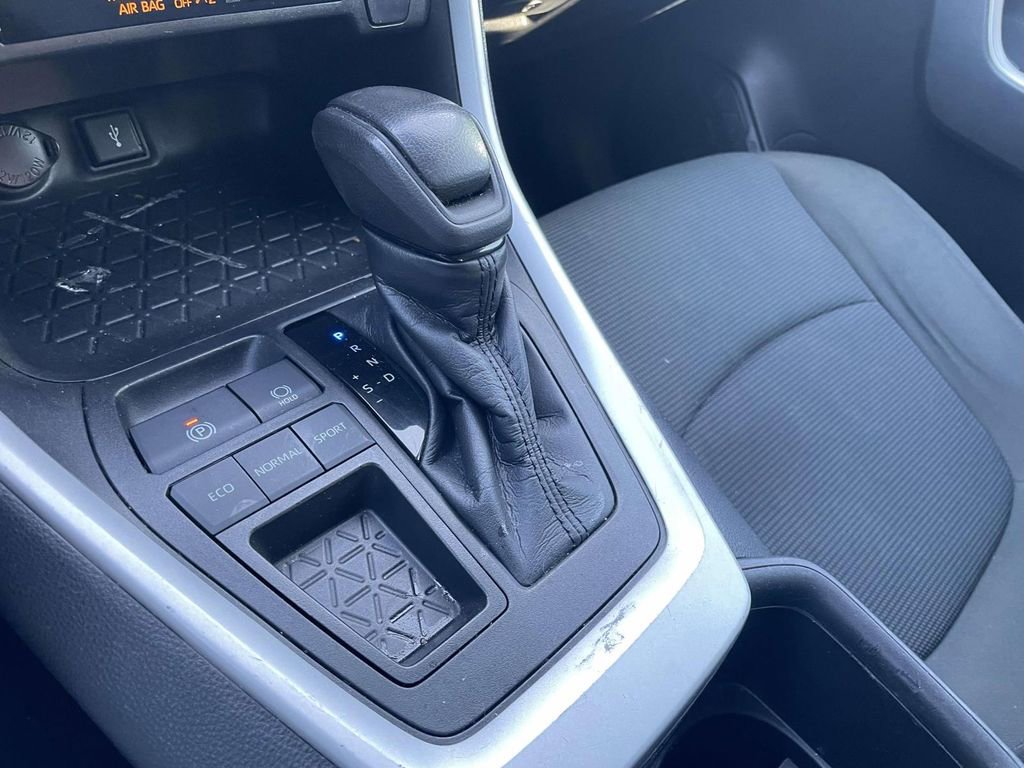 Used 2022 Toyota RAV4 LE image 39