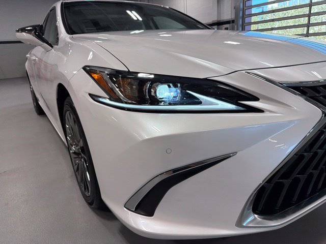 Used 2025 Lexus ES 300h w/ Technology Package FWD image 36