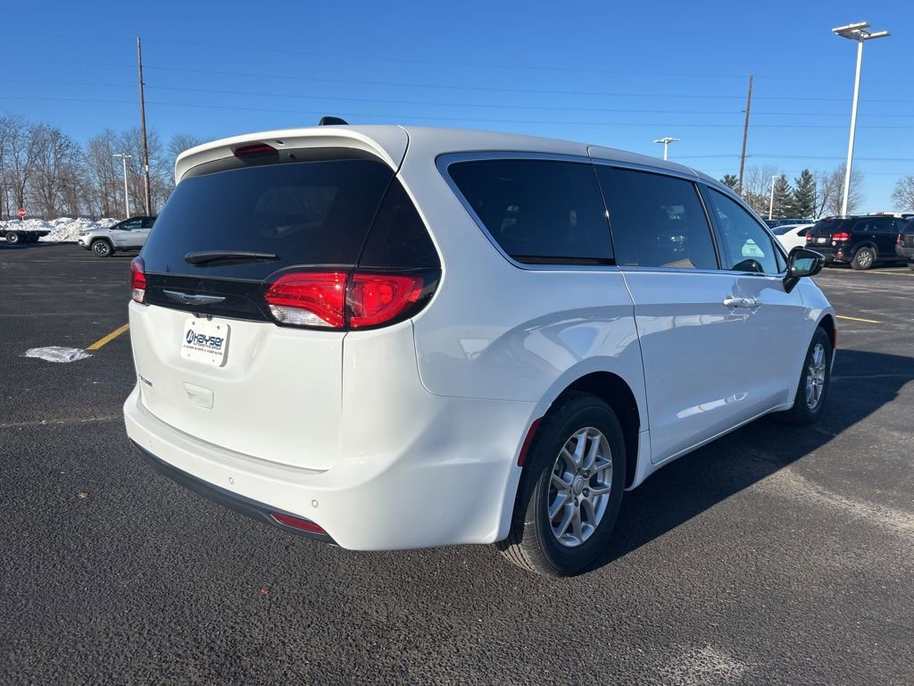 New 2026 Chrysler Voyager LX FWD image 7