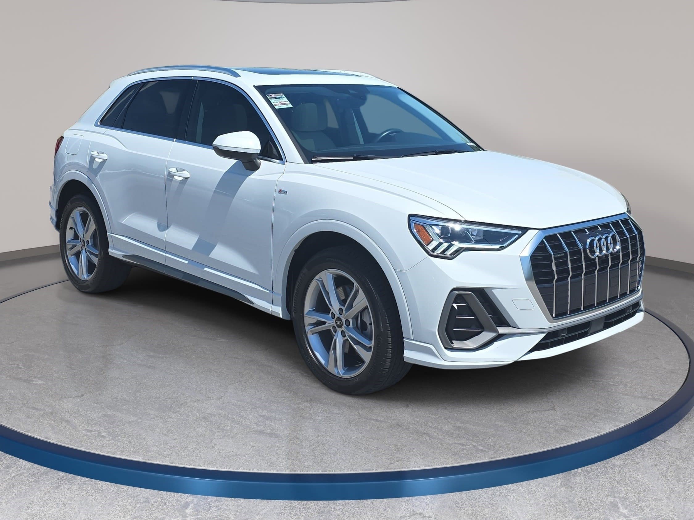 Used 2023 Audi Q3 2.0T Premium Plus w/ Premium Plus Package image 3