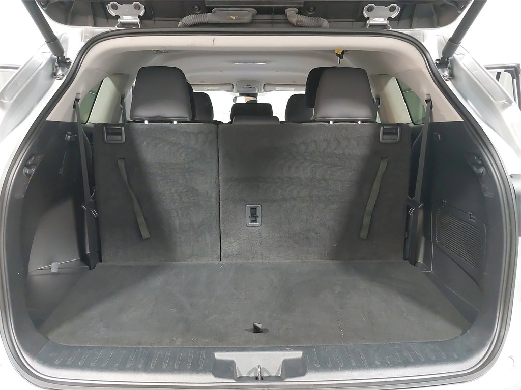 Used 2024 Toyota Highlander LE image 13