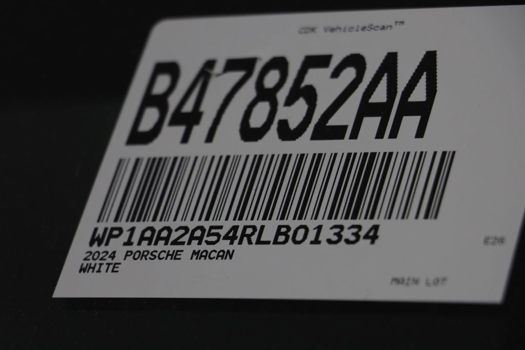 Used 2024 Porsche Macan AWD/4WD image 24