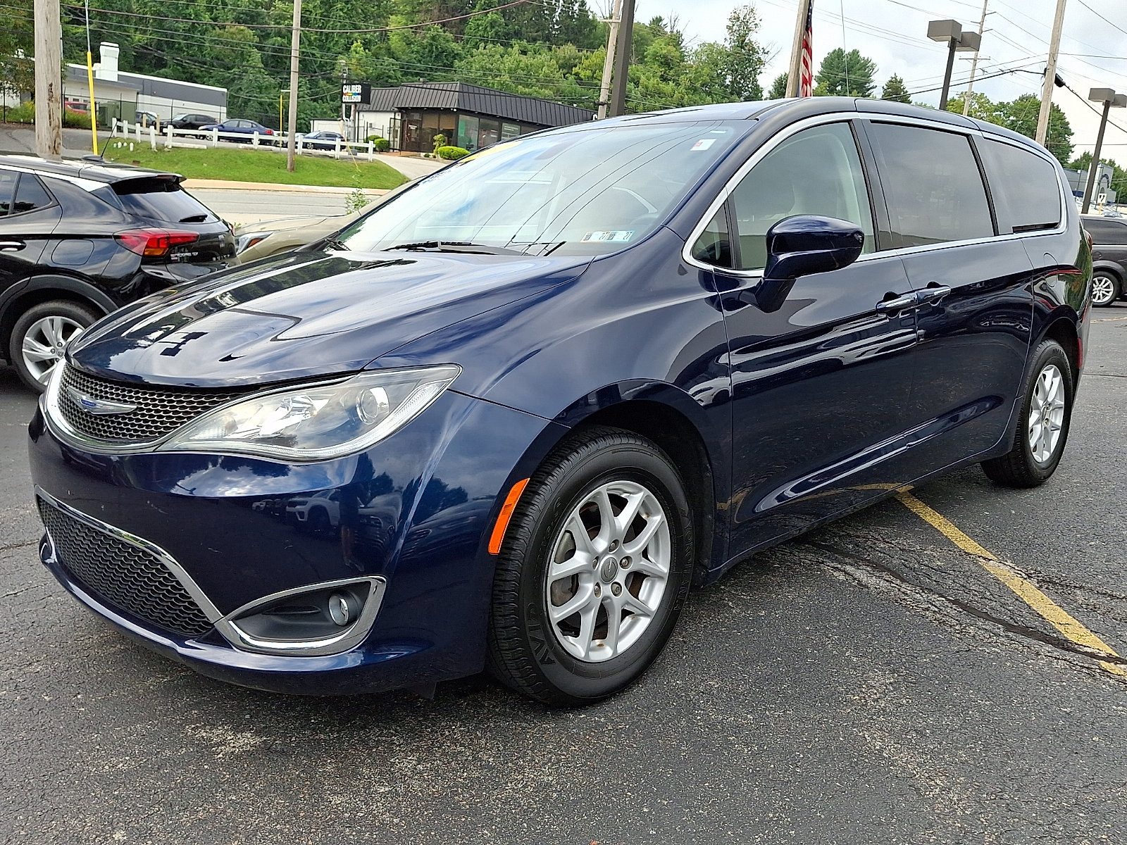 Certified 2020 Chrysler Pacifica Touring FWD image 3
