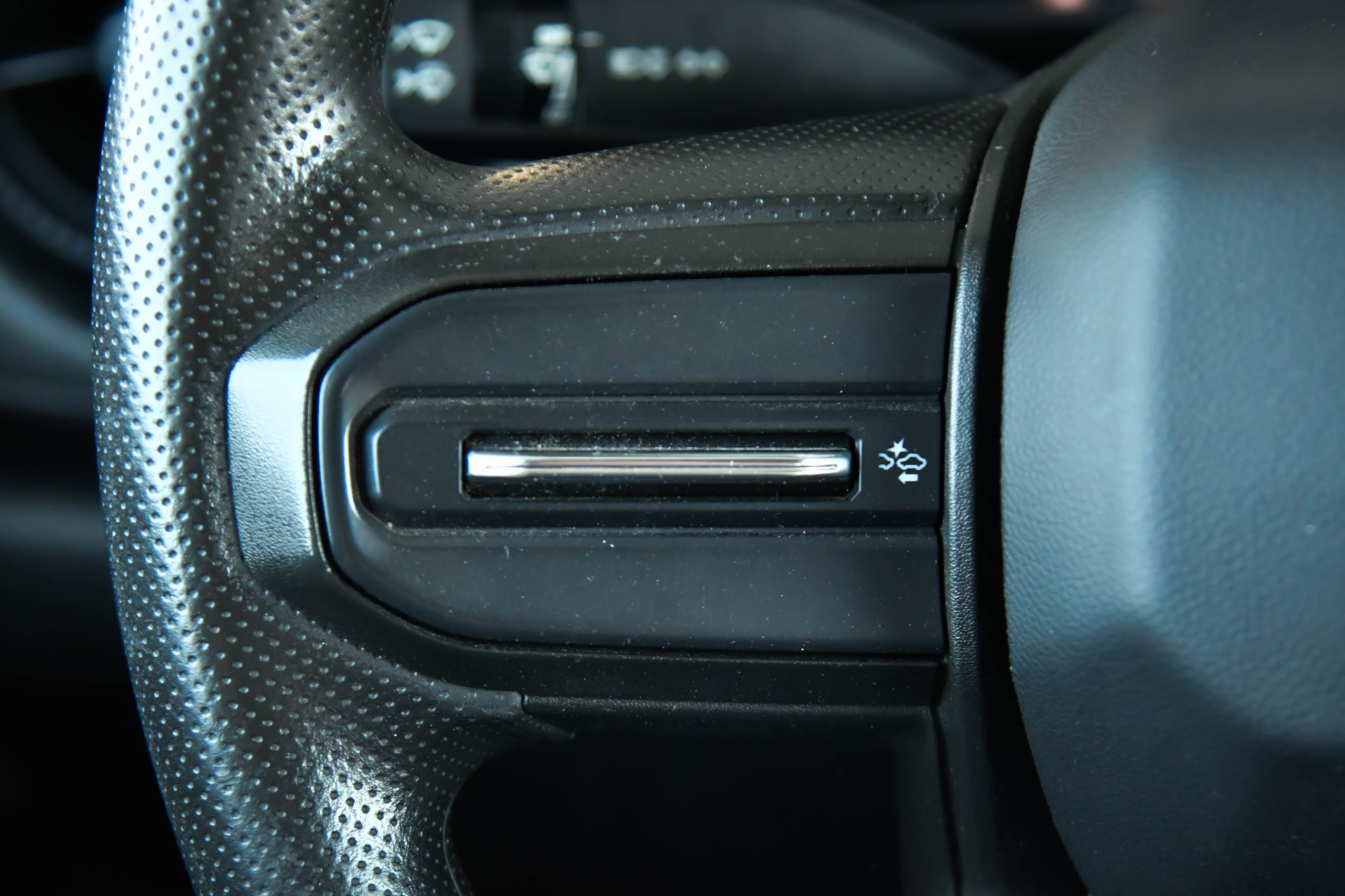 Used 2023 Chevrolet Colorado W/T image 33