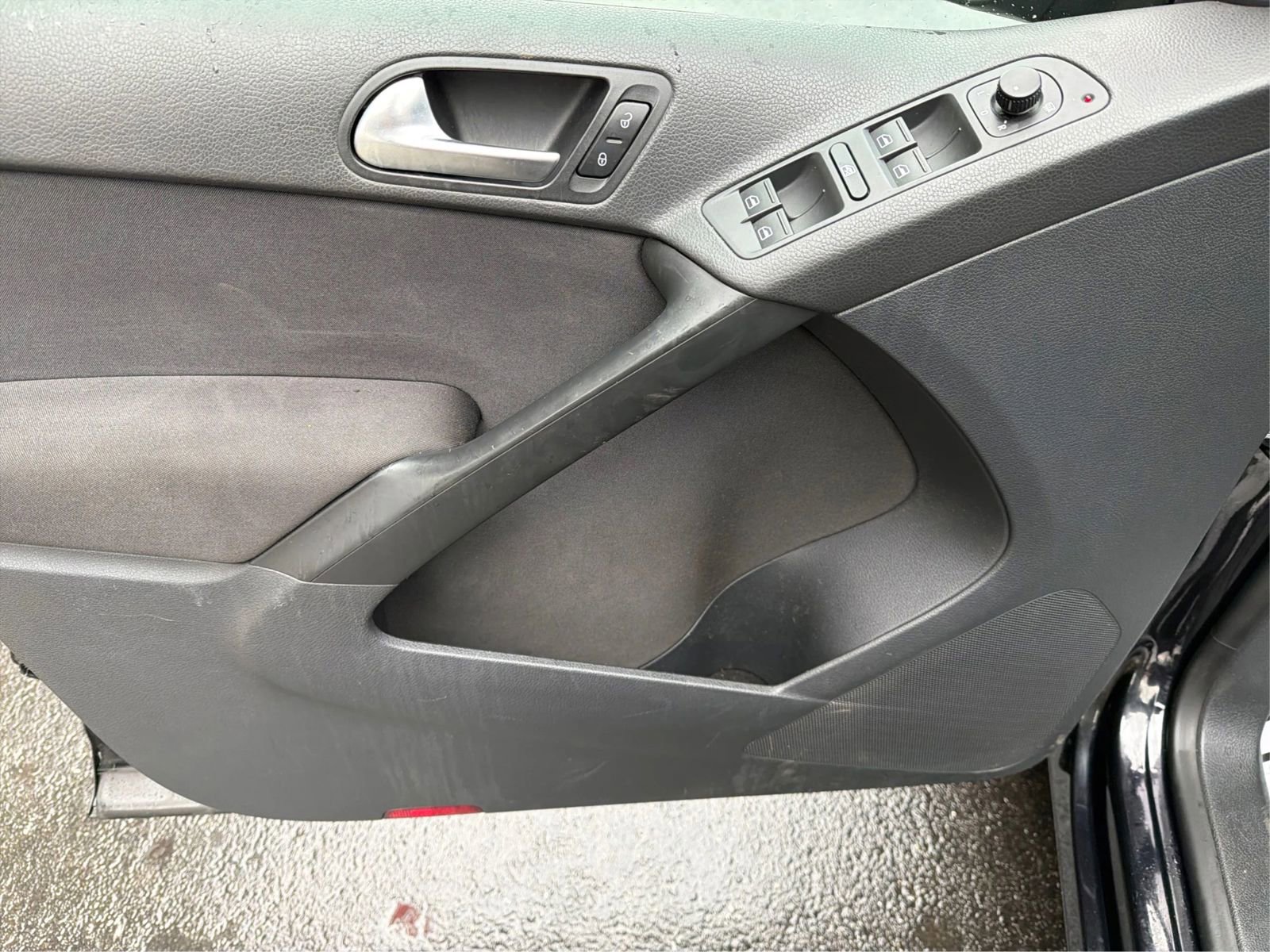 Used 2012 Volkswagen Tiguan S image 20