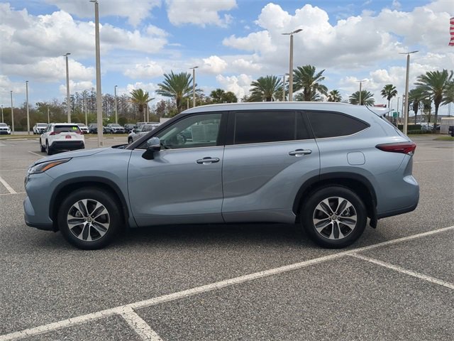 Certified 2024 Toyota Highlander XLE image 7