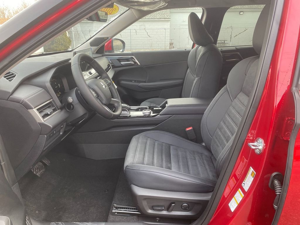 New 2026 Mitsubishi Outlander SE image 12