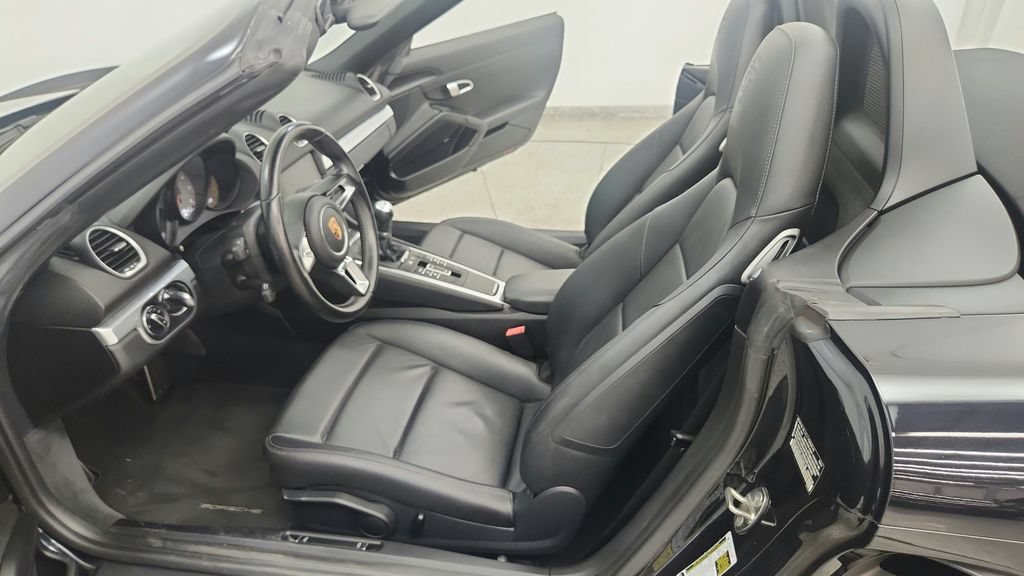 Used 2018 Porsche 718 Boxster S RWD image 38
