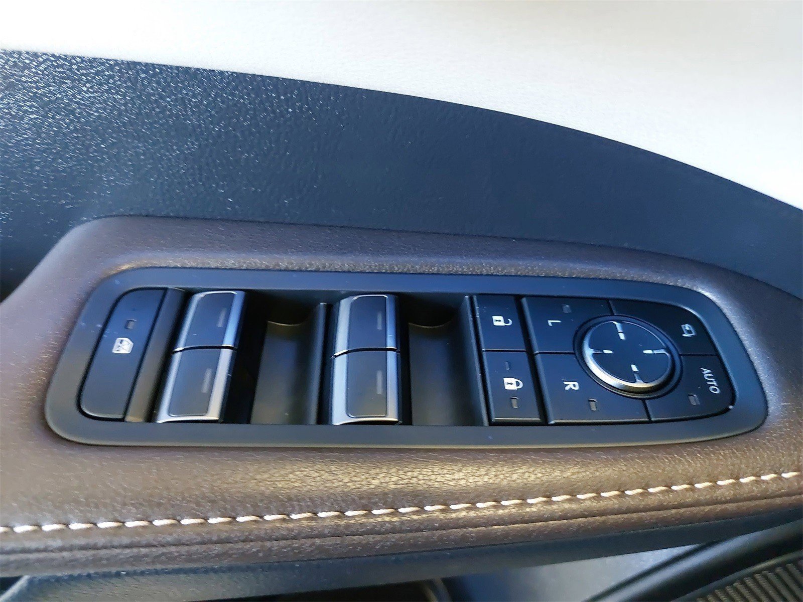 Used 2025 Lexus RX 450h AWD w/ Convenience Package image 30