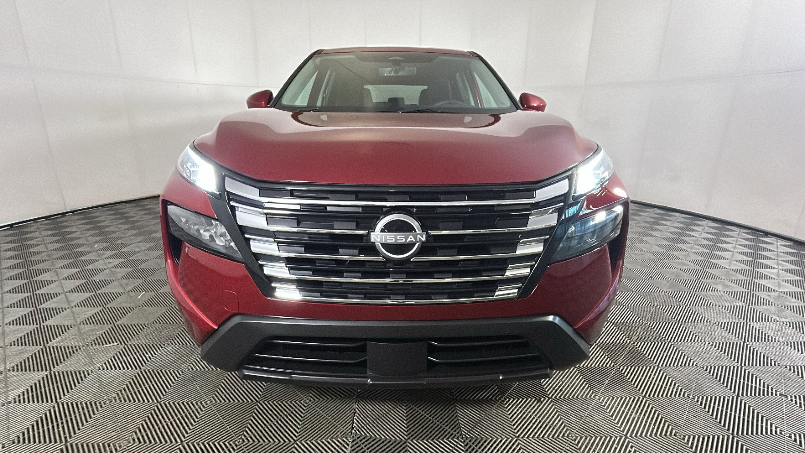 Certified 2026 Nissan Rogue SV AWD/4WD image 9