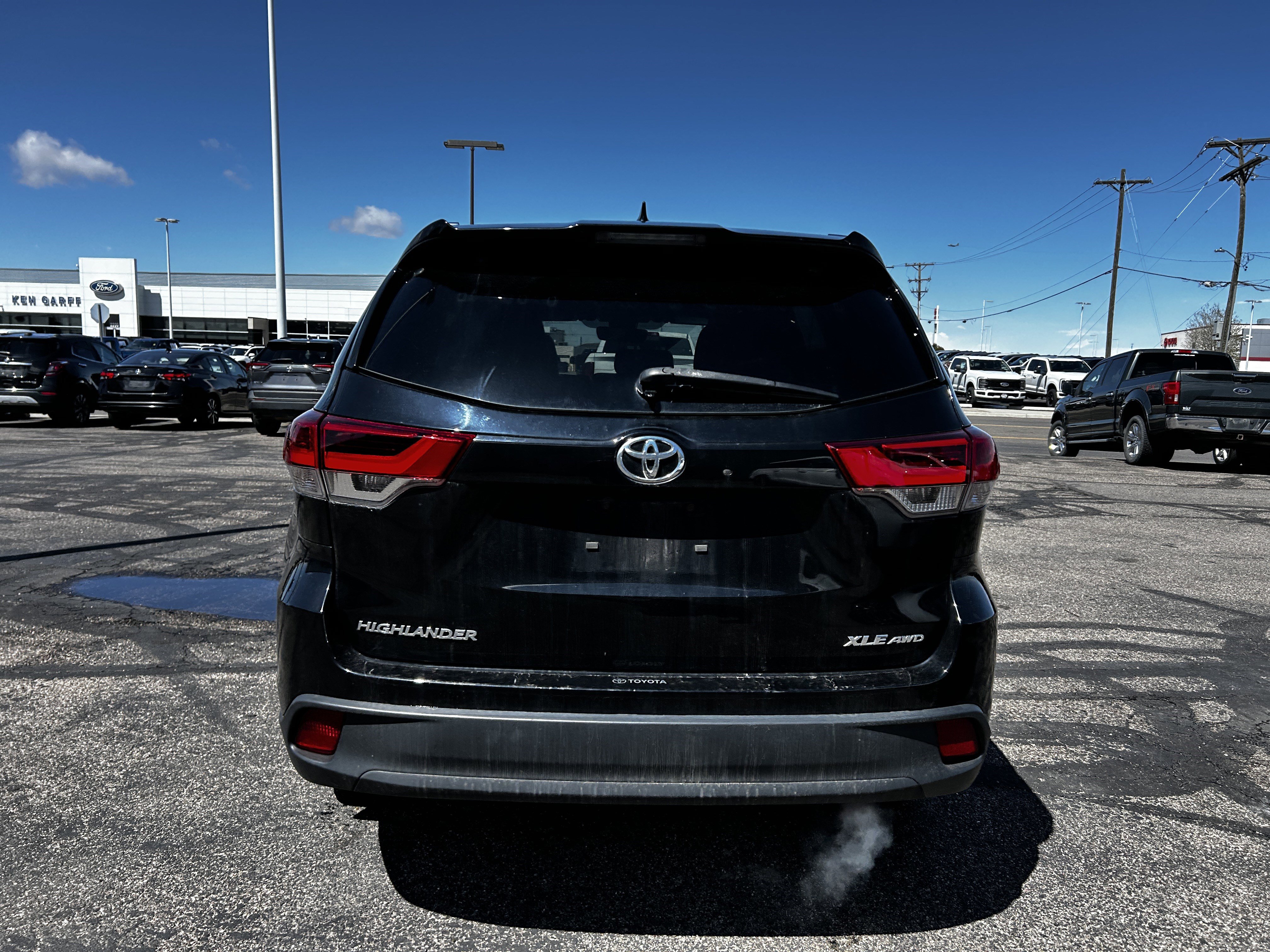 Used 2019 Toyota Highlander XLE AWD/4WD image 4