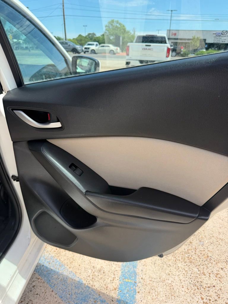 Used 2016 MAZDA MAZDA3 i Sport w/ Preferred Equipment Package image 23