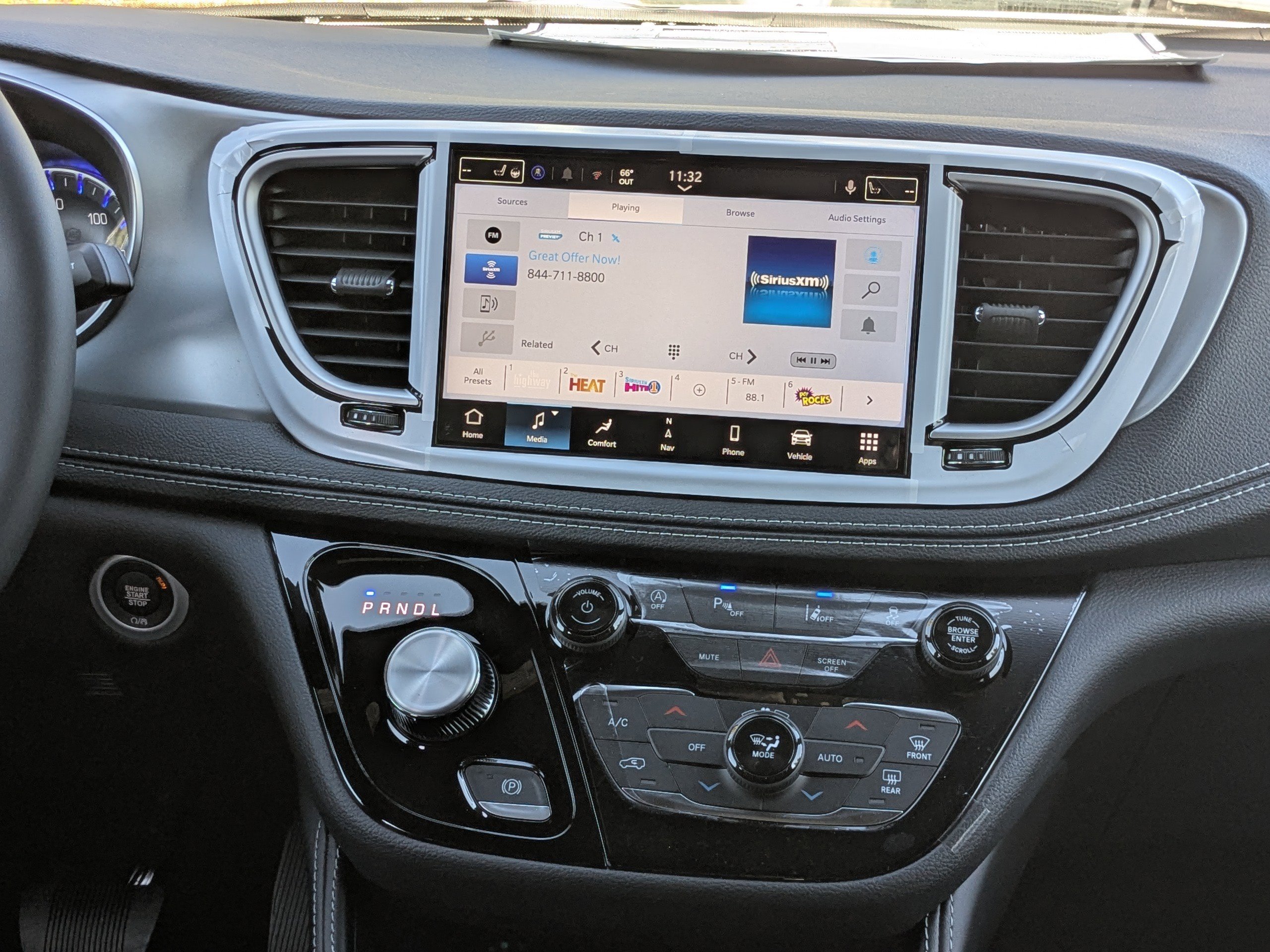 New 2026 Chrysler Pacifica Limited w/ Trailer Tow Group AWD/4WD image 17