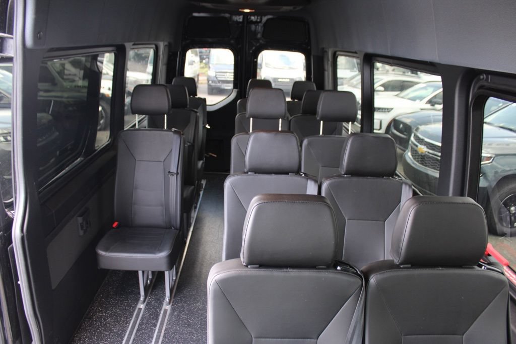 Used 2023 Mercedes-Benz Sprinter 3500 image 22