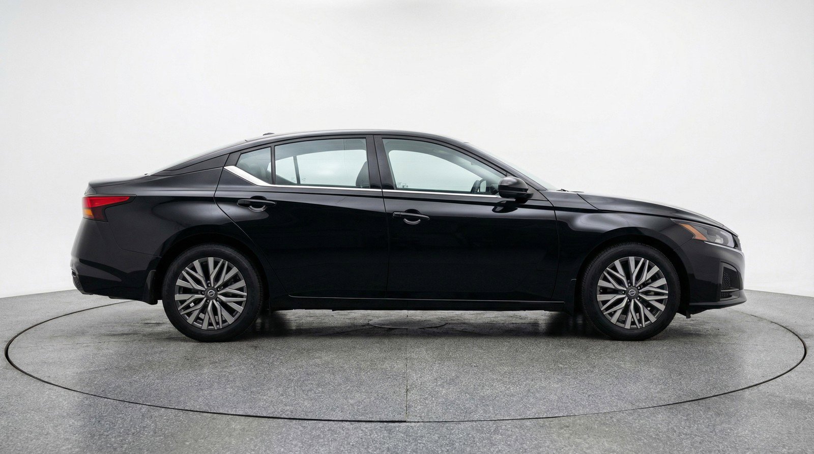 Used 2025 Nissan Altima 2.5 SV image 11