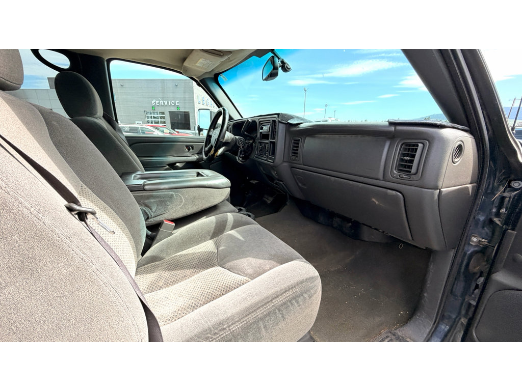 Used 2005 Chevrolet Silverado 2500 LS w/ Heavy-Duty Power Package AWD/4WD image 9
