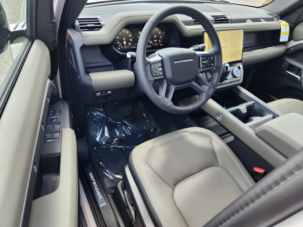 New 2026 Land Rover Defender 110 X-Dynamic SE AWD/4WD image 16
