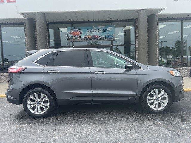 Used 2022 Ford Edge Titanium image 2