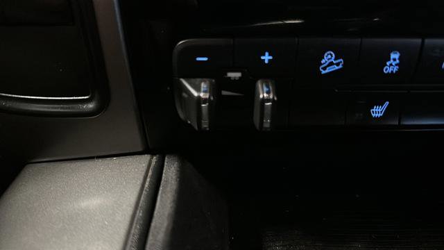 Used 2018 RAM 2500 Big Horn w/ Sport Appearance Group AWD/4WD image 25