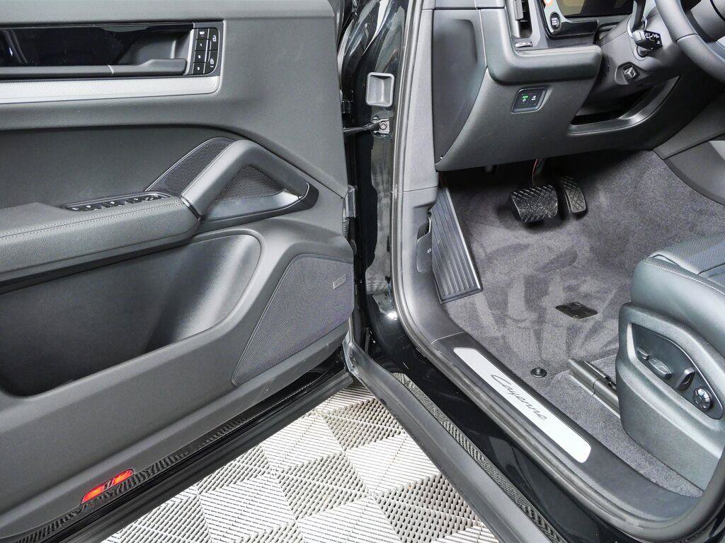 New 2026 Porsche Cayenne Coupe AWD/4WD image 7