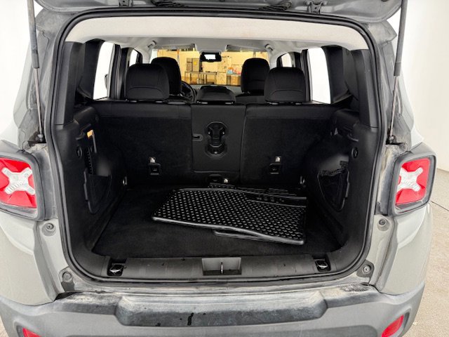 Used 2022 Jeep Renegade Trailhawk image 5