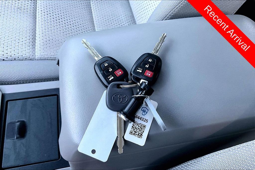 Used 2012 Toyota Camry XLE FWD image 35