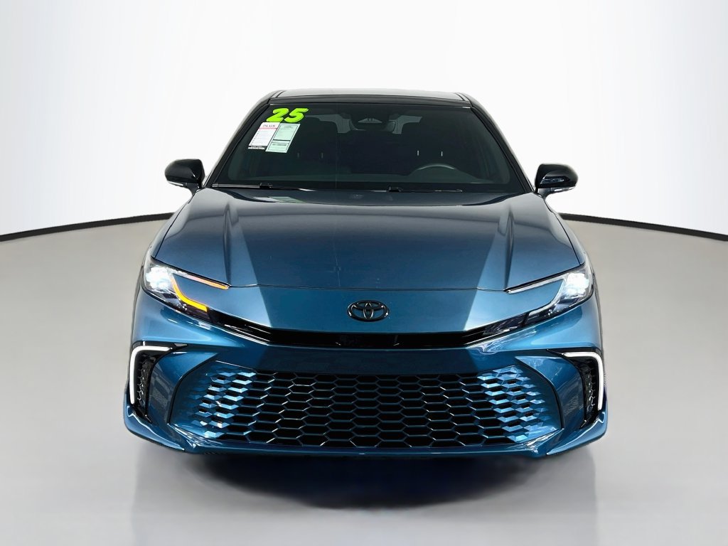 Used 2025 Toyota Camry XSE FWD image 8