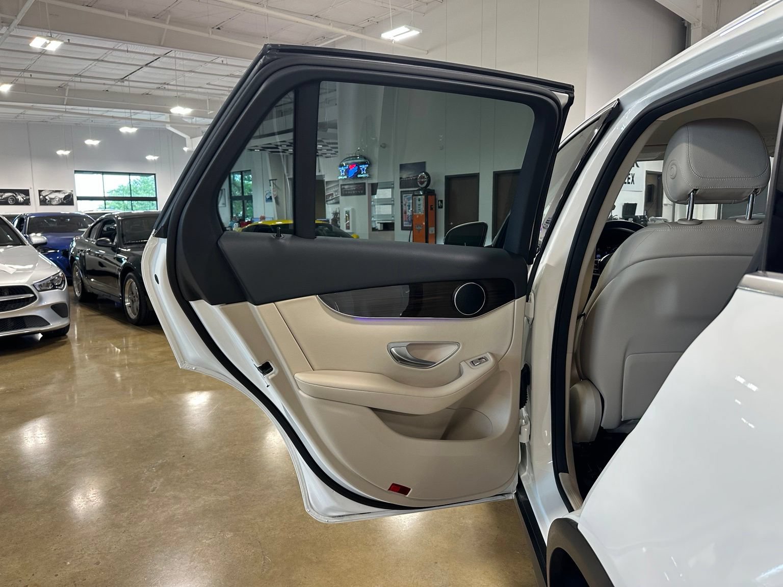 Used 2022 Mercedes-Benz GLC 300 image 31
