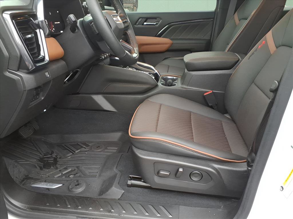 Used 2025 GMC Canyon AT4 w/ Technology Plus Package image 11