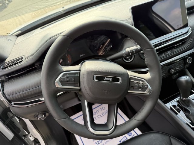 Used 2025 Jeep Compass Latitude w/ Convenience Group AWD/4WD image 20