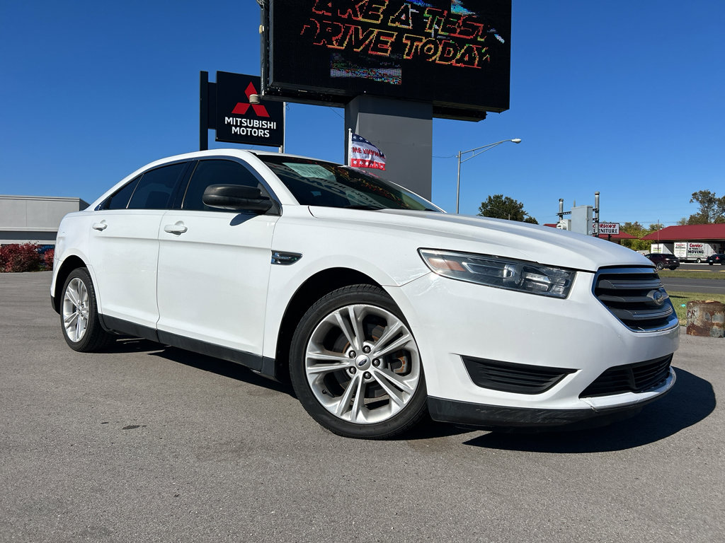 Used 2017 Ford Taurus SE image 1