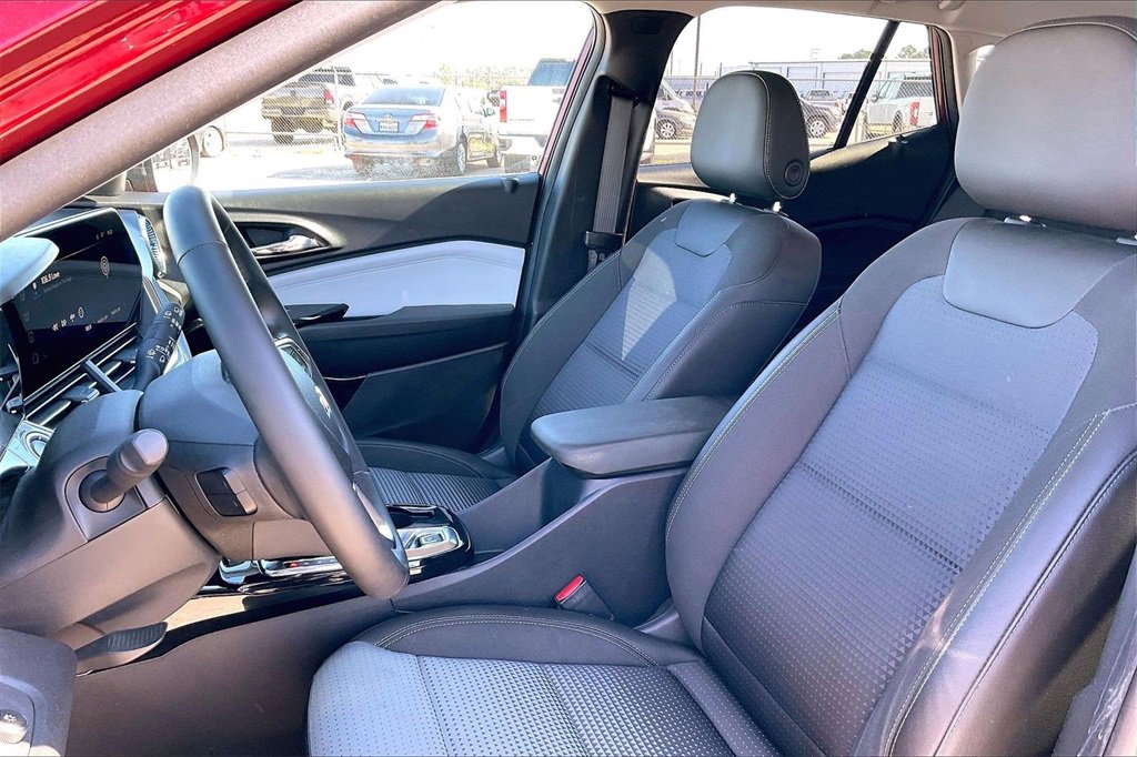 Certified 2024 Chevrolet Trax LT w/ Driver Confidence Package image 18