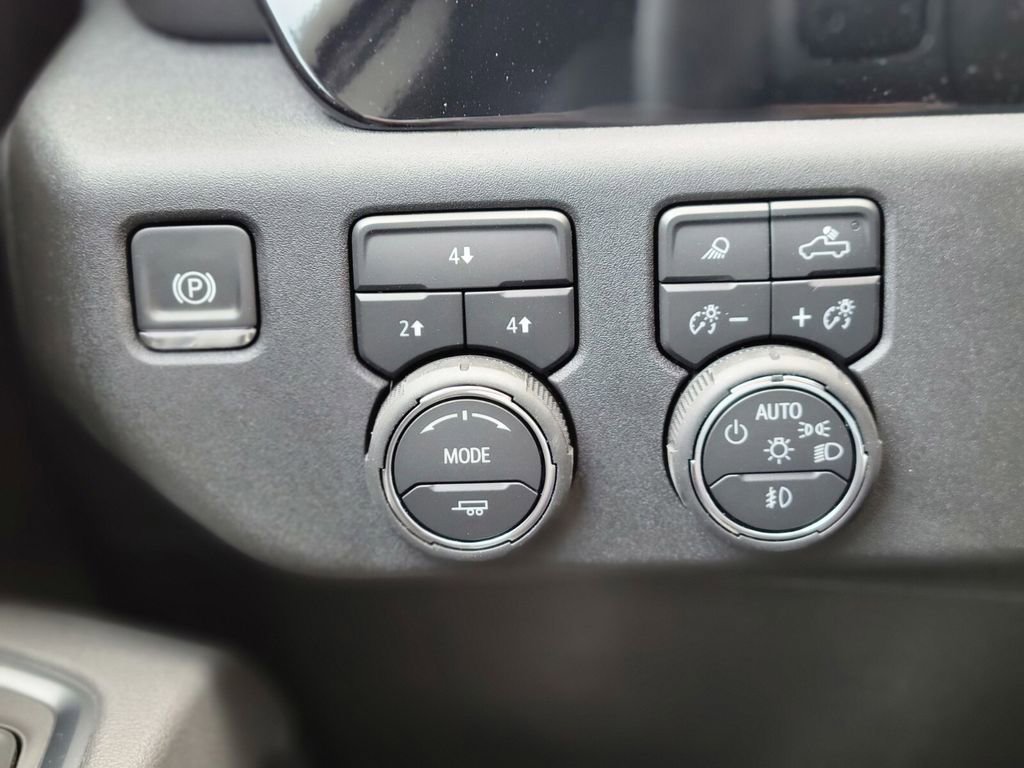 New 2025 Chevrolet Silverado 2500 LT w/ Safety Package image 21