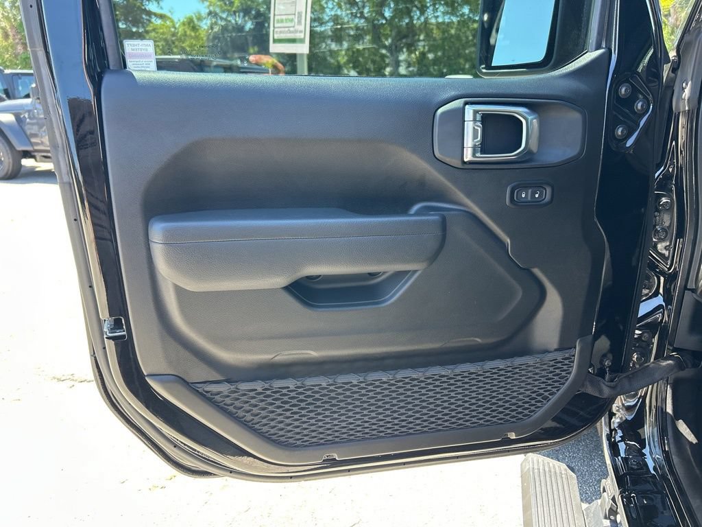 Certified 2025 Jeep Wrangler Sport AWD/4WD image 31