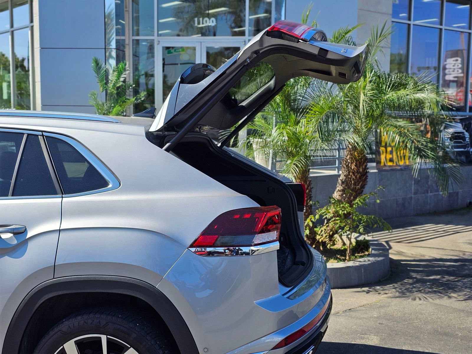 Used 2024 Volkswagen Atlas Cross Sport SEL Premium R-Line image 8